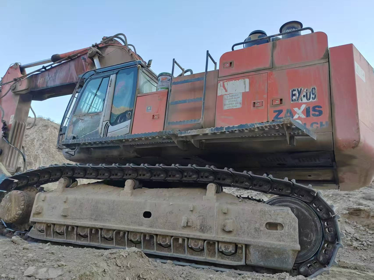 HITACHI ZX670 - Máy xúc bánh xích: hình 4 HITACHI ZX670 - Máy xúc bánh xích: hình 4