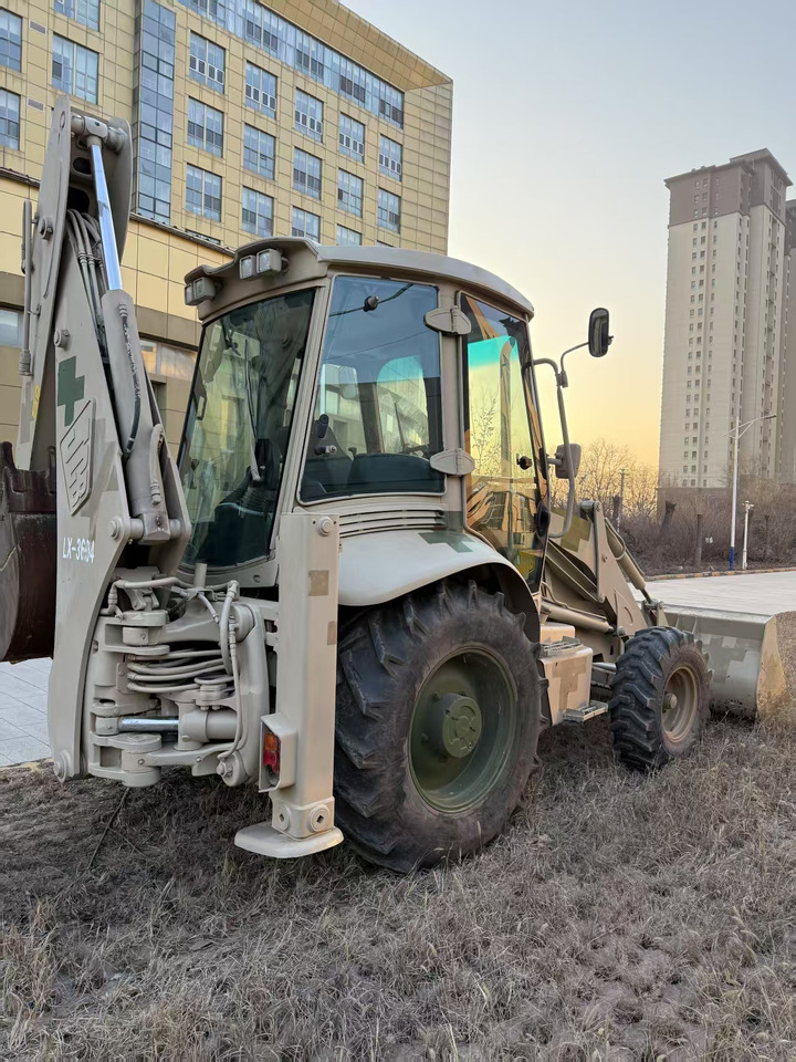 JCB 3CX - Máy xúc trước múc sau: hình 2 JCB 3CX - Máy xúc trước múc sau: hình 2