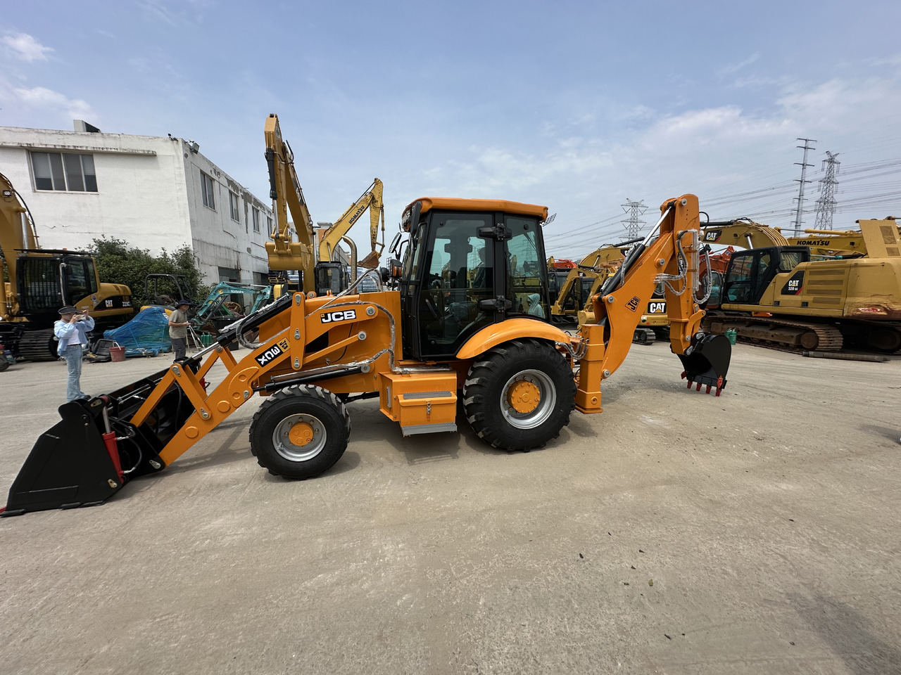JCB 3CX - Máy xúc trước múc sau: hình 1 JCB 3CX - Máy xúc trước múc sau: hình 1
