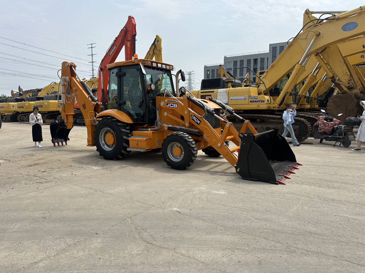 JCB 3CX - Máy xúc trước múc sau: hình 2 JCB 3CX - Máy xúc trước múc sau: hình 2