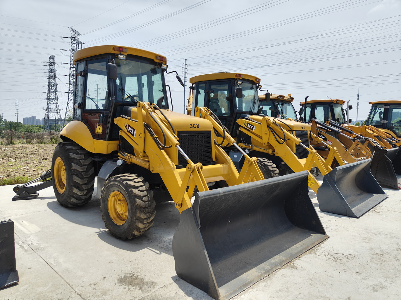 JCB 3CX - Máy xúc trước múc sau: hình 1 JCB 3CX - Máy xúc trước múc sau: hình 1