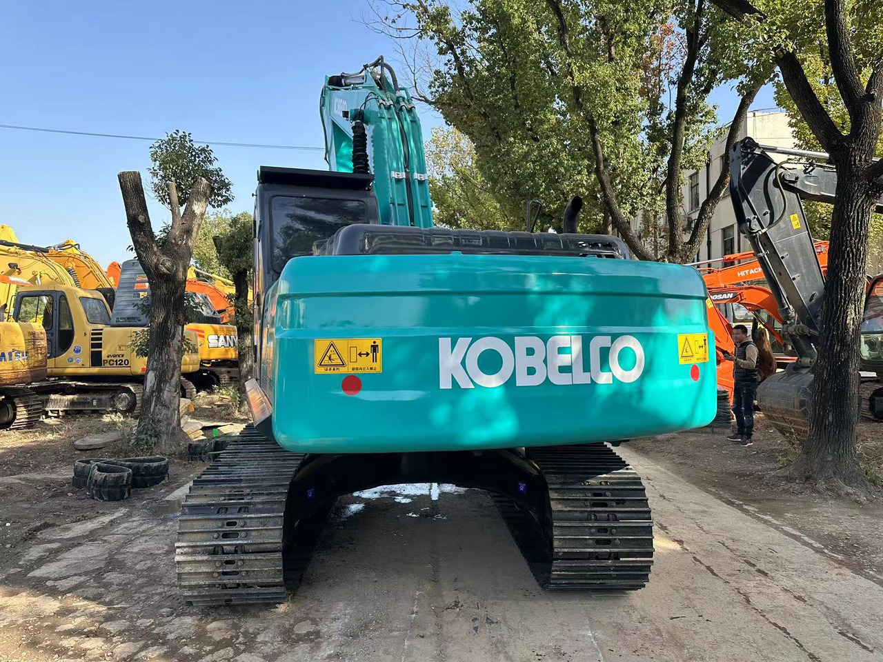 KOBELCO SK200-8 - Máy xúc mini: hình 3 KOBELCO SK200-8 - Máy xúc mini: hình 3