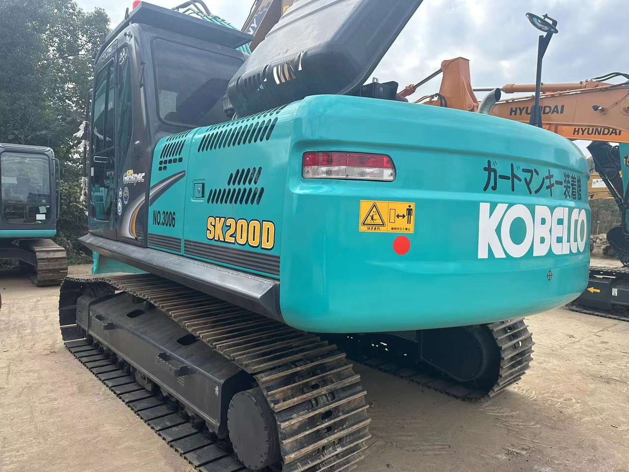 KOBELCO SK200D - Máy xúc mini: hình 3 KOBELCO SK200D - Máy xúc mini: hình 3