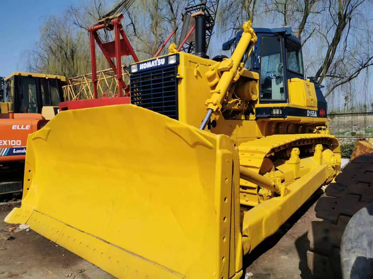 KOMATSU D155A-2 - Máy ủi: hình 2 KOMATSU D155A-2 - Máy ủi: hình 2