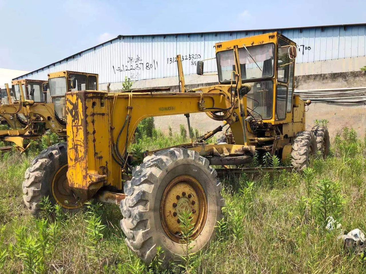 KOMATSU GD511 - Máy san: hình 1 KOMATSU GD511 - Máy san: hình 1