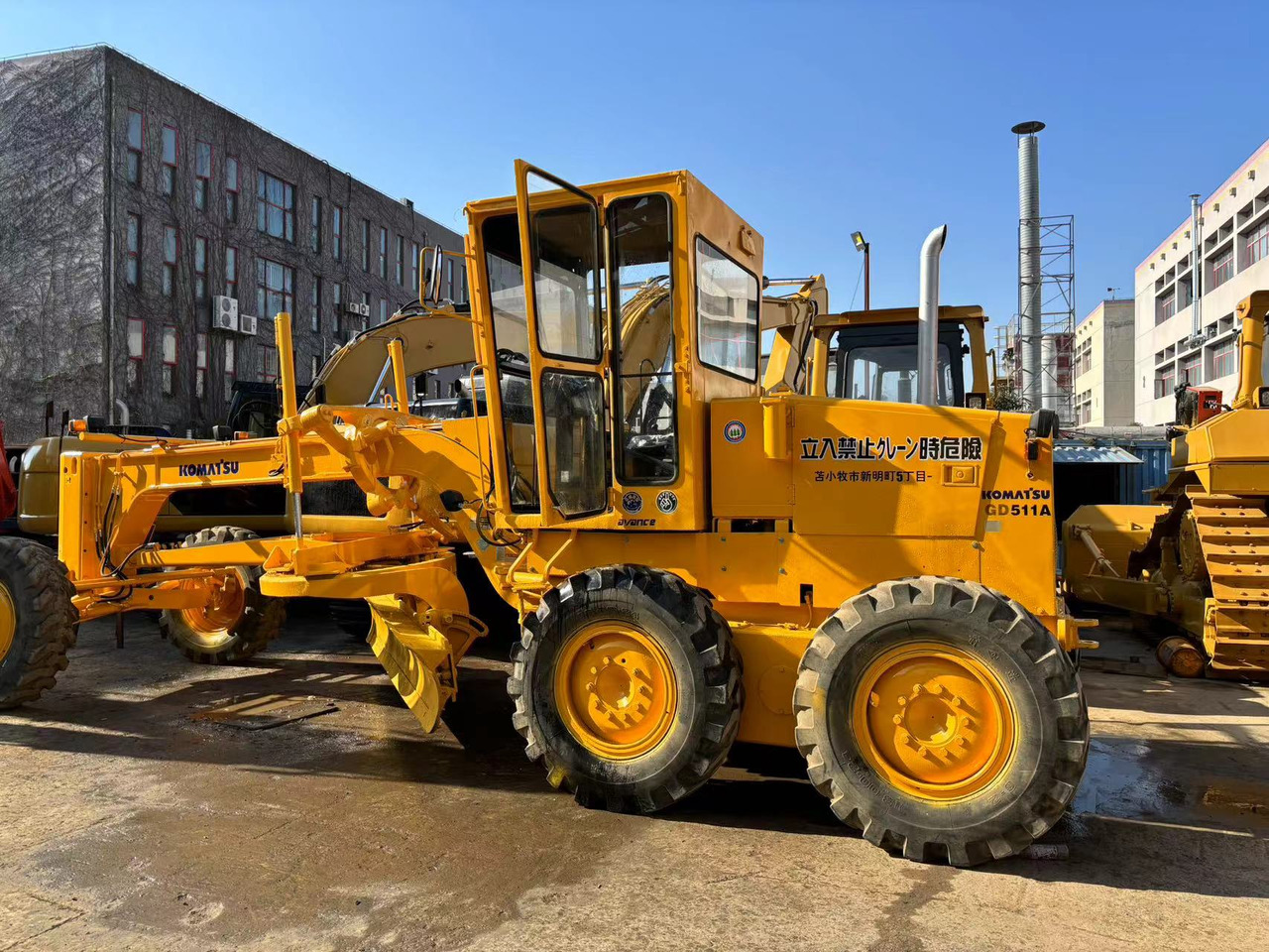 KOMATSU GD511 - Máy san: hình 1 KOMATSU GD511 - Máy san: hình 1