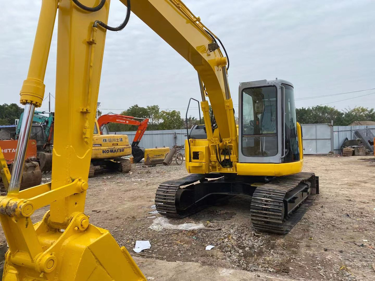 KOMATSU PC128US - Máy xúc bánh xích: hình 1 KOMATSU PC128US - Máy xúc bánh xích: hình 1