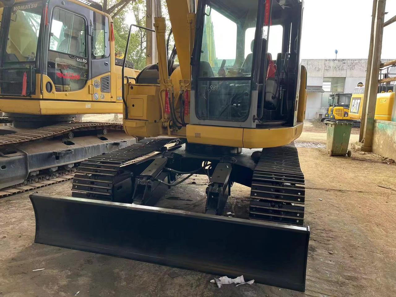 KOMATSU PC138US - Máy xúc bánh xích: hình 4 KOMATSU PC138US - Máy xúc bánh xích: hình 4