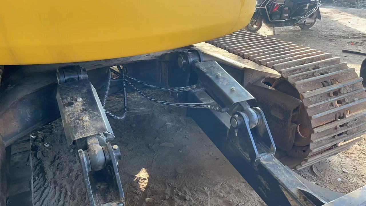 KOMATSU PC138US - Máy xúc bánh xích: hình 3 KOMATSU PC138US - Máy xúc bánh xích: hình 3