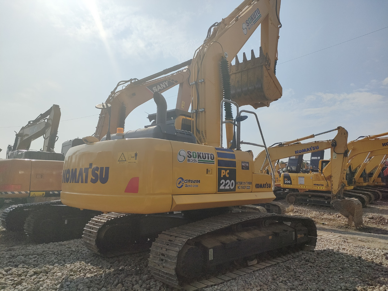 KOMATSU PC220-8 - Máy xúc bánh xích: hình 3 KOMATSU PC220-8 - Máy xúc bánh xích: hình 3