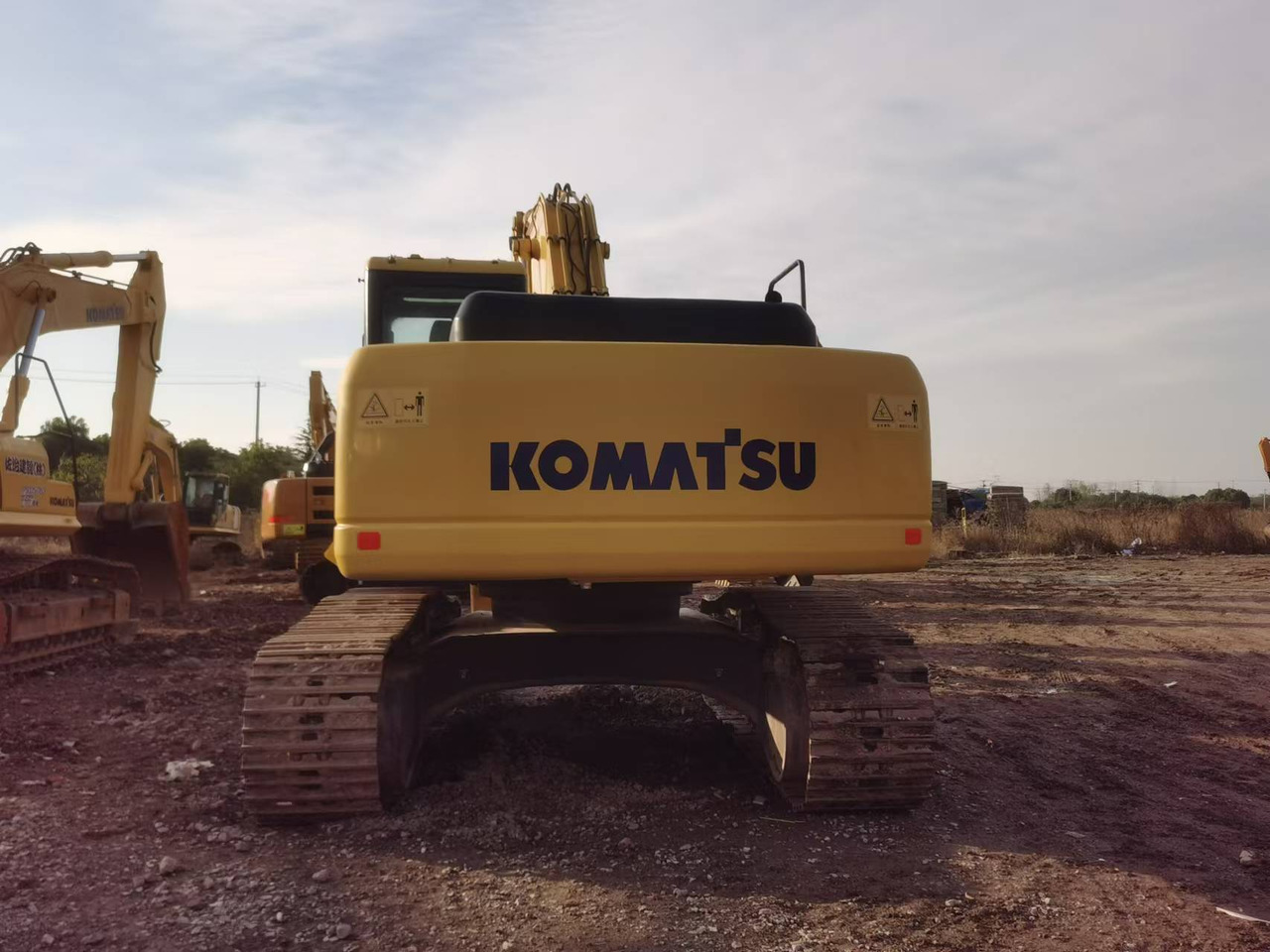 KOMATSU PC300-7 - Máy xúc bánh xích: hình 3 KOMATSU PC300-7 - Máy xúc bánh xích: hình 3