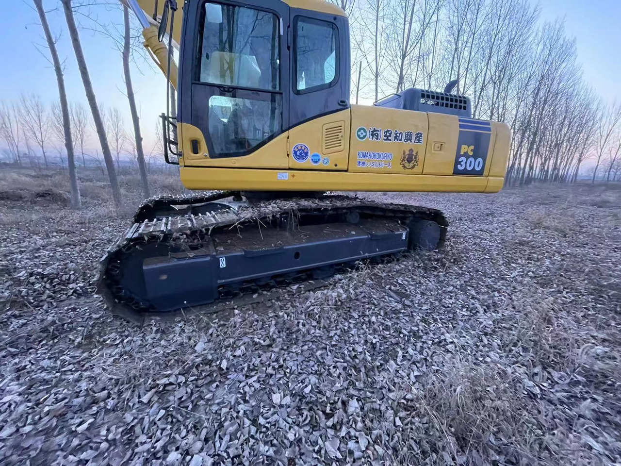 KOMATSU PC300-7 - Máy xúc bánh xích: hình 4 KOMATSU PC300-7 - Máy xúc bánh xích: hình 4