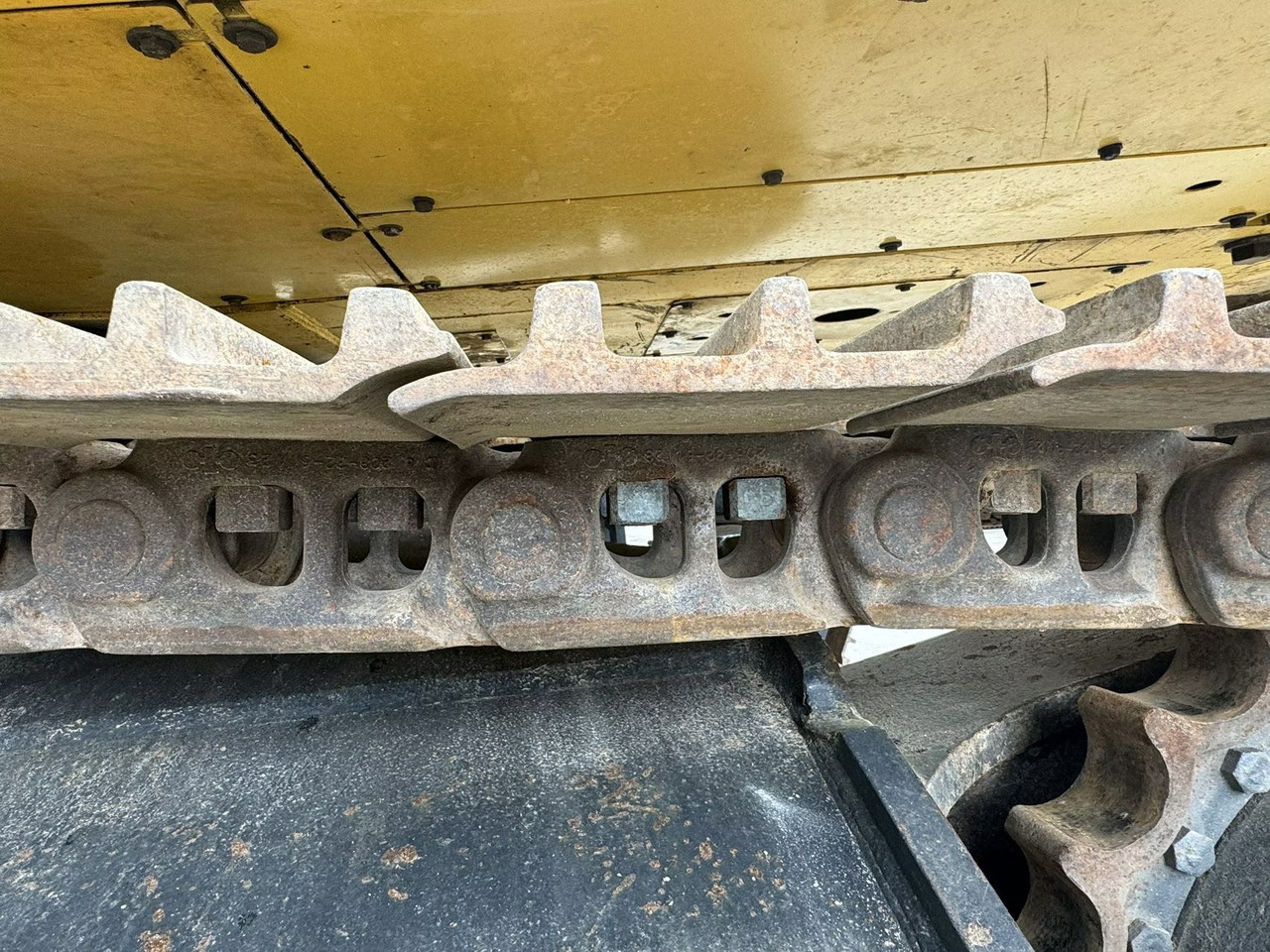 KOMATSU PC400-8R - Máy xúc bánh xích: hình 4 KOMATSU PC400-8R - Máy xúc bánh xích: hình 4