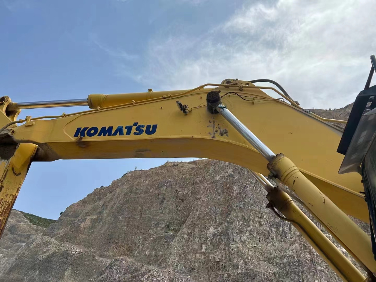 KOMATSU PC700 - Máy xúc bánh xích: hình 5 KOMATSU PC700 - Máy xúc bánh xích: hình 5