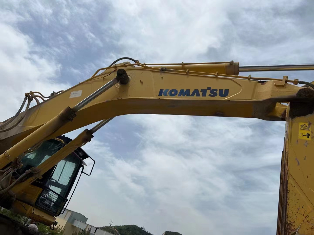 KOMATSU PC700 - Máy xúc bánh xích: hình 4 KOMATSU PC700 - Máy xúc bánh xích: hình 4
