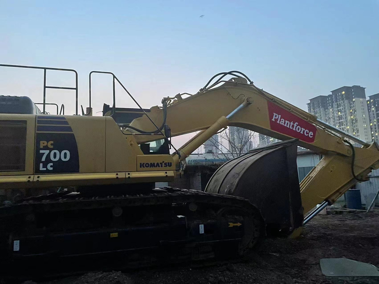 Máy xúc bánh xích KOMATSU PC700: hình 6
