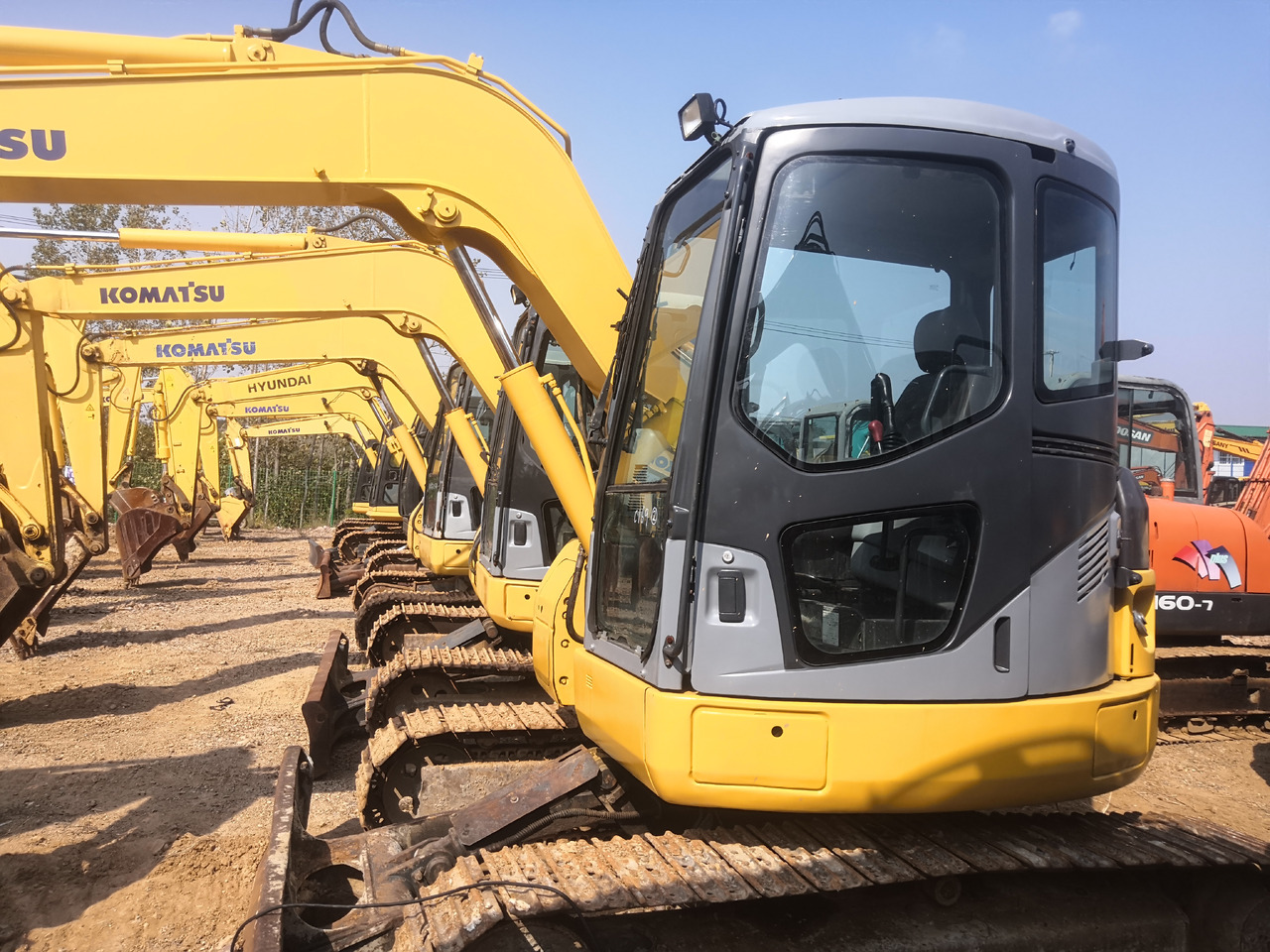 KOMATSU PC78US - Máy xúc mini: hình 2 KOMATSU PC78US - Máy xúc mini: hình 2