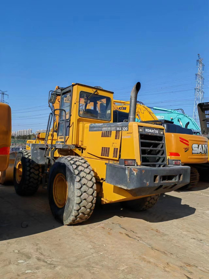 KOMATSU WA320-3 - Máy xúc lật bánh lốp: hình 2 KOMATSU WA320-3 - Máy xúc lật bánh lốp: hình 2