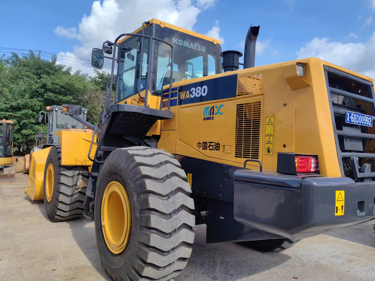 KOMATSU WA380-6 - Máy xúc lật bánh lốp: hình 1 KOMATSU WA380-6 - Máy xúc lật bánh lốp: hình 1