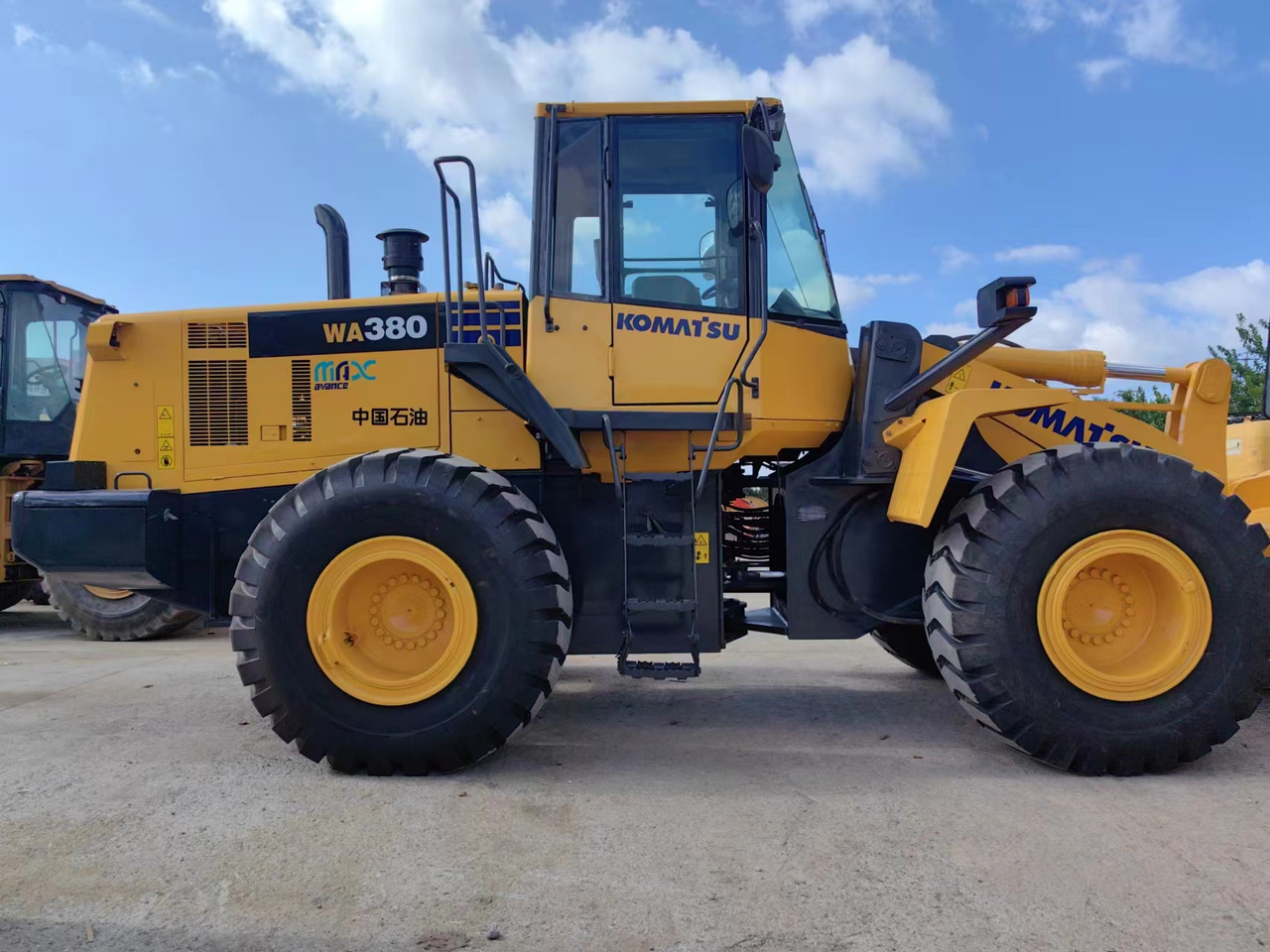 KOMATSU WA380-6 - Máy xúc lật bánh lốp: hình 4 KOMATSU WA380-6 - Máy xúc lật bánh lốp: hình 4