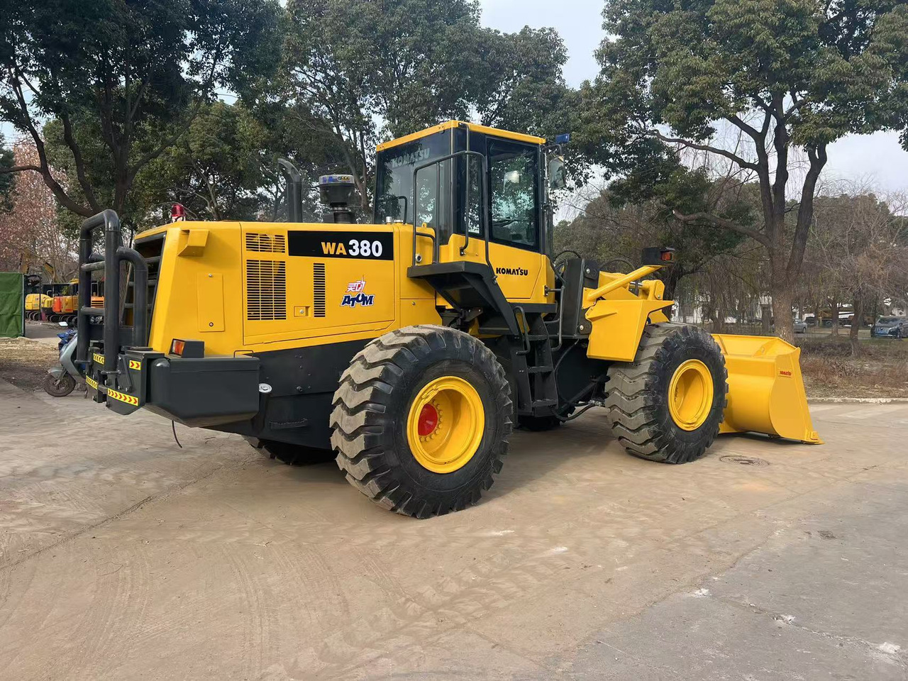 KOMATSU WA380-6 - Máy xúc lật bánh lốp: hình 1 KOMATSU WA380-6 - Máy xúc lật bánh lốp: hình 1