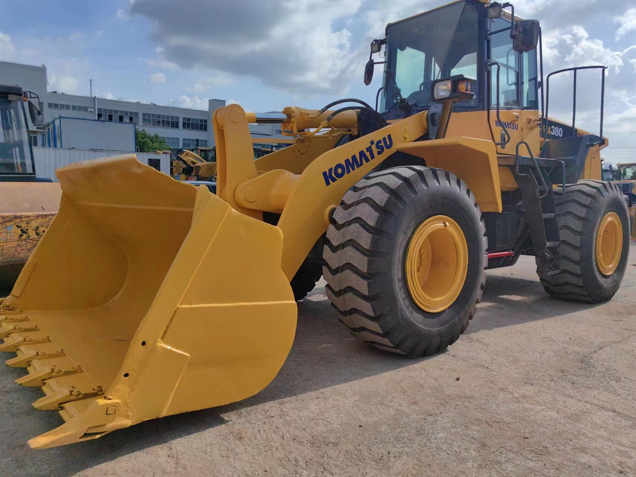 KOMATSU WA380-6 - Máy xúc lật bánh lốp: hình 5 KOMATSU WA380-6 - Máy xúc lật bánh lốp: hình 5