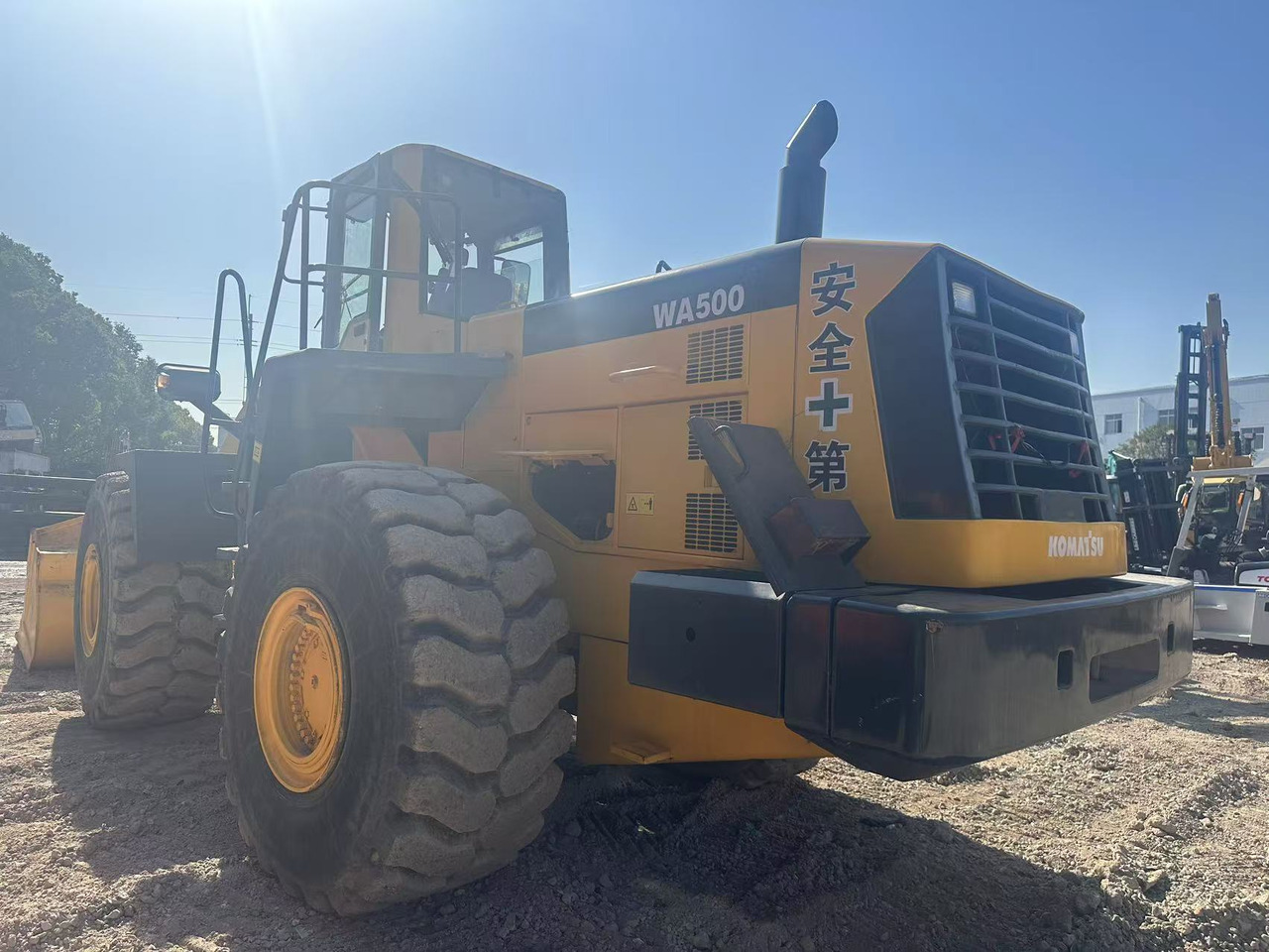 KOMATSU WA500-3 - Máy xúc lật bánh lốp: hình 2 KOMATSU WA500-3 - Máy xúc lật bánh lốp: hình 2