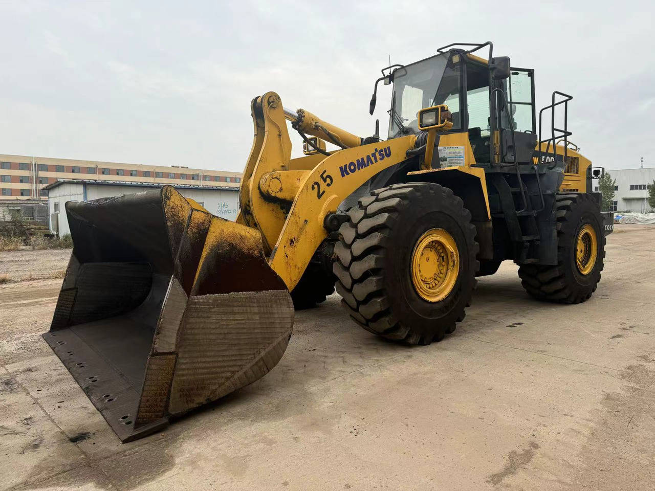 KOMATSU WA500-6 - Máy xúc lật bánh lốp: hình 4 KOMATSU WA500-6 - Máy xúc lật bánh lốp: hình 4