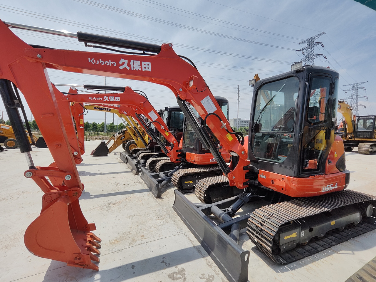 KUBOTA U55 - Máy xúc mini: hình 4 KUBOTA U55 - Máy xúc mini: hình 4