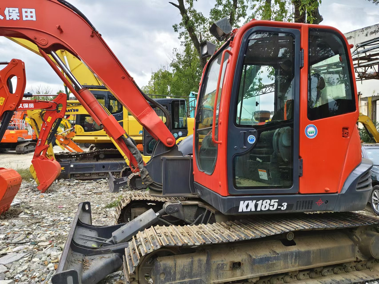 Kubota KX185-3 - Máy xúc bánh xích: hình 2 Kubota KX185-3 - Máy xúc bánh xích: hình 2