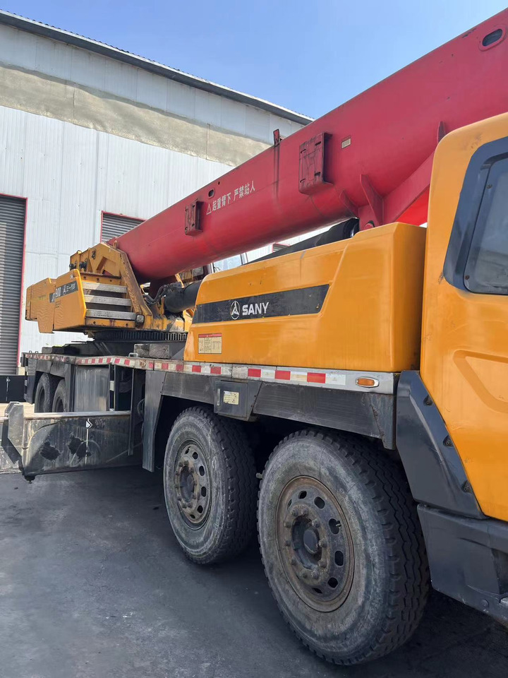 SANY STC800 - Cẩu bánh lốp: hình 3 SANY STC800 - Cẩu bánh lốp: hình 3