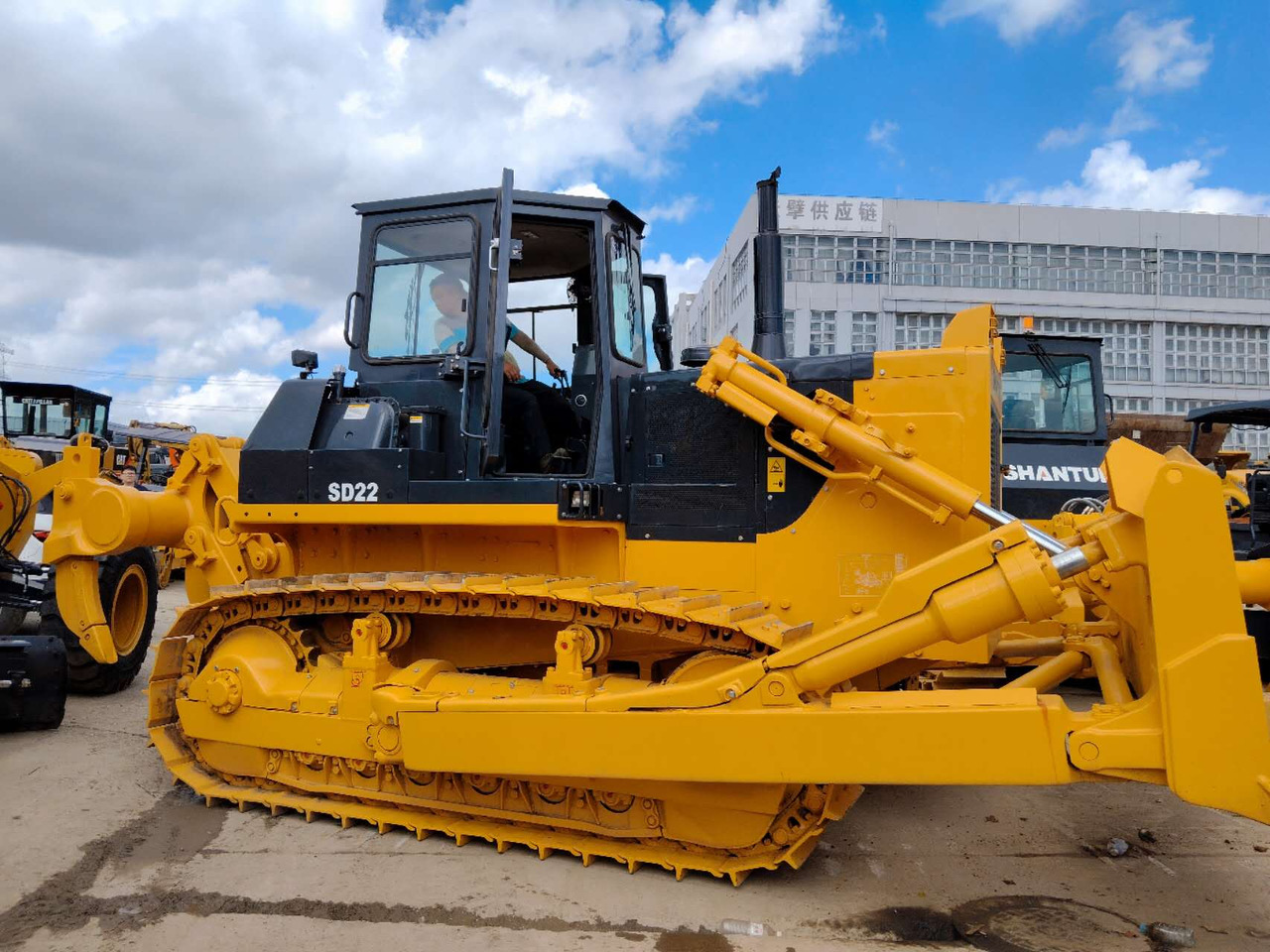 SHANTUI SD22 - Máy ủi: hình 3 SHANTUI SD22 - Máy ủi: hình 3
