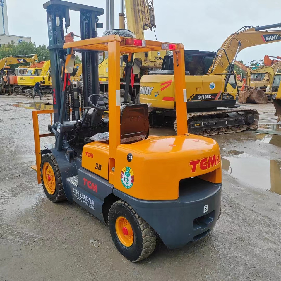 TCM FD30 - Xe nâng diesel: hình 3 TCM FD30 - Xe nâng diesel: hình 3