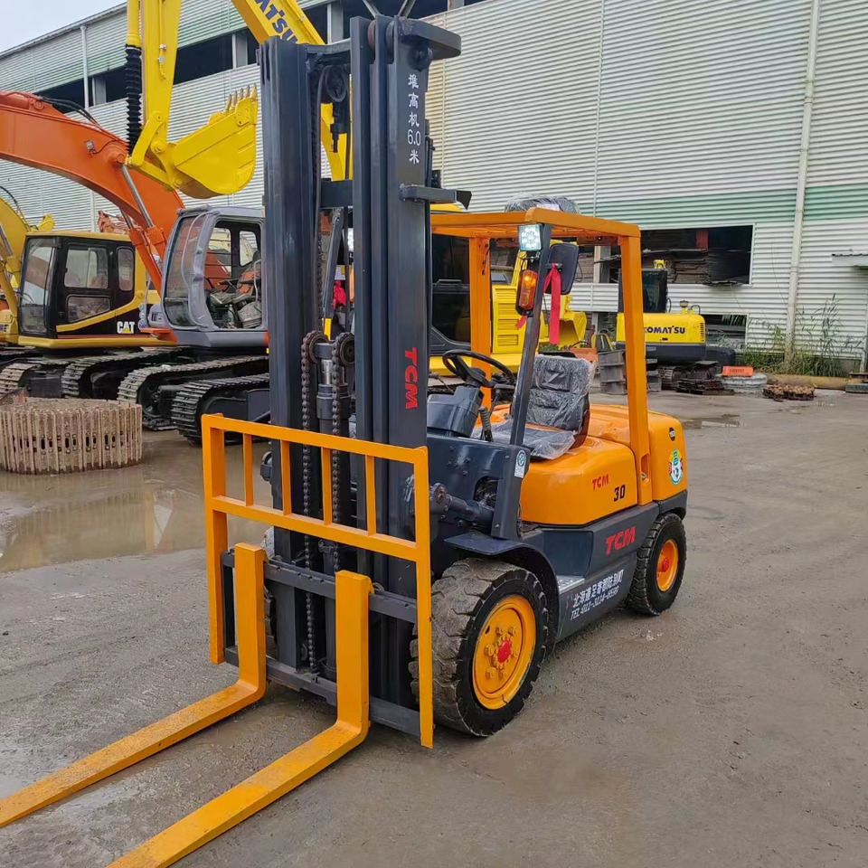 TCM FD30 - Xe nâng diesel: hình 4 TCM FD30 - Xe nâng diesel: hình 4