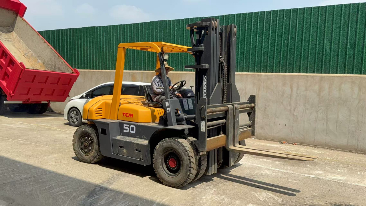 TCM FD50 - Xe nâng diesel: hình 1 TCM FD50 - Xe nâng diesel: hình 1