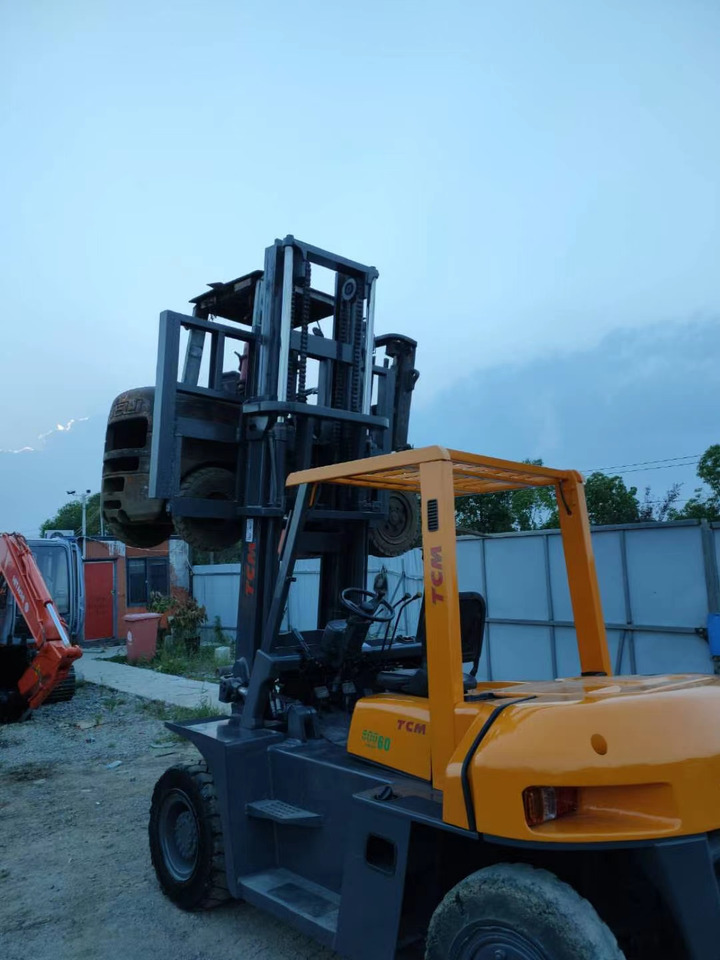 TCM FD60 - Xe nâng diesel: hình 2 TCM FD60 - Xe nâng diesel: hình 2