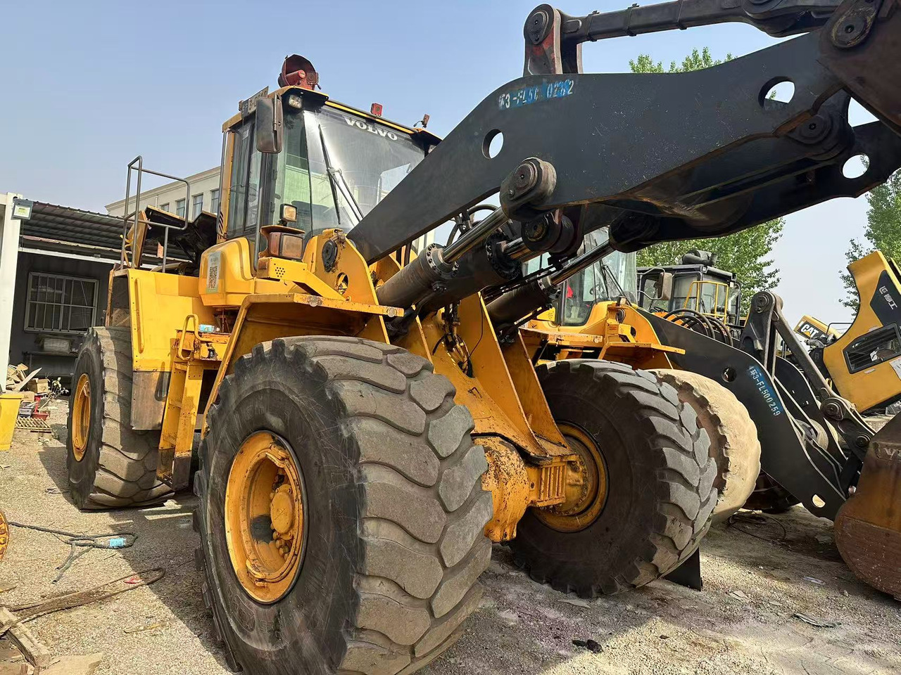 VOLVO L220F - Máy xúc lật bánh lốp: hình 3 VOLVO L220F - Máy xúc lật bánh lốp: hình 3