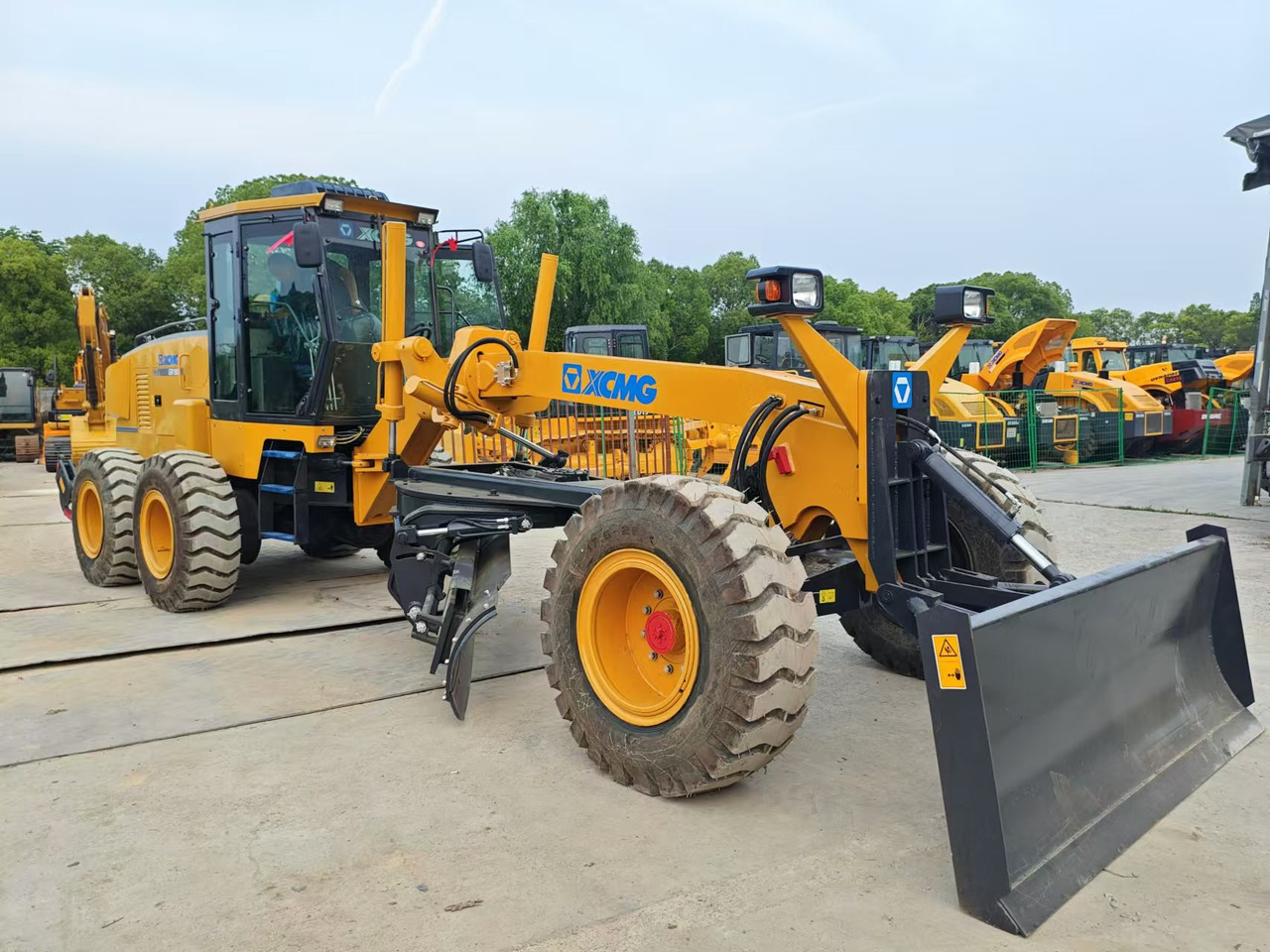 XCMG GR1803 - Máy san: hình 1 XCMG GR1803 - Máy san: hình 1