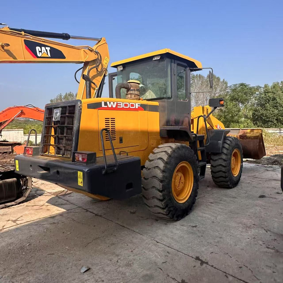 XCMG LW300F - Máy xúc lật bánh lốp: hình 4 XCMG LW300F - Máy xúc lật bánh lốp: hình 4