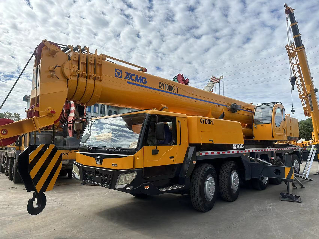 XCMG QY100K - Cẩu bánh lốp: hình 1 XCMG QY100K - Cẩu bánh lốp: hình 1