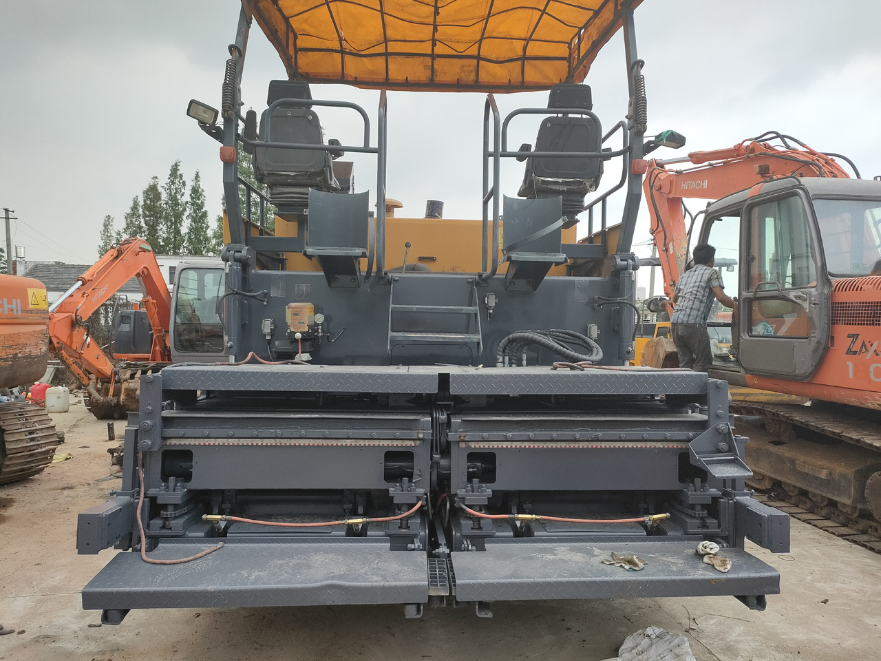 XCMG RP602L - Máy lát nhựa đường: hình 3 XCMG RP602L - Máy lát nhựa đường: hình 3