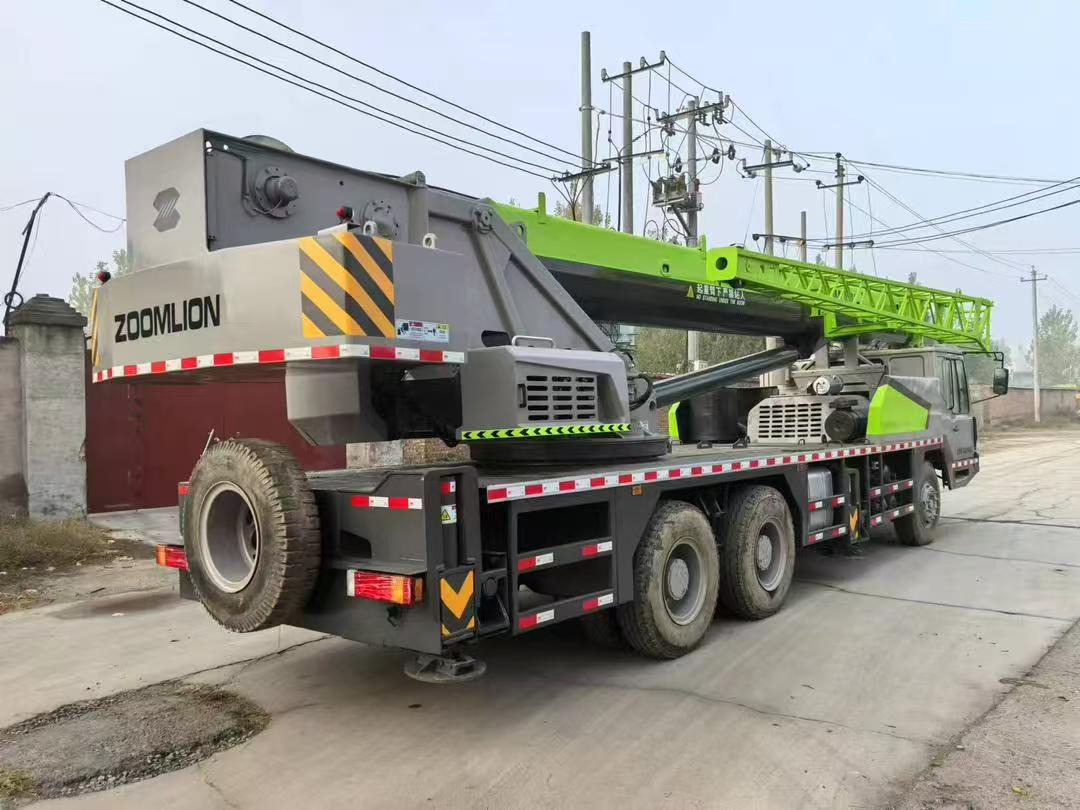 ZOOMLION ZTC250 - Cẩu bánh lốp: hình 3 ZOOMLION ZTC250 - Cẩu bánh lốp: hình 3
