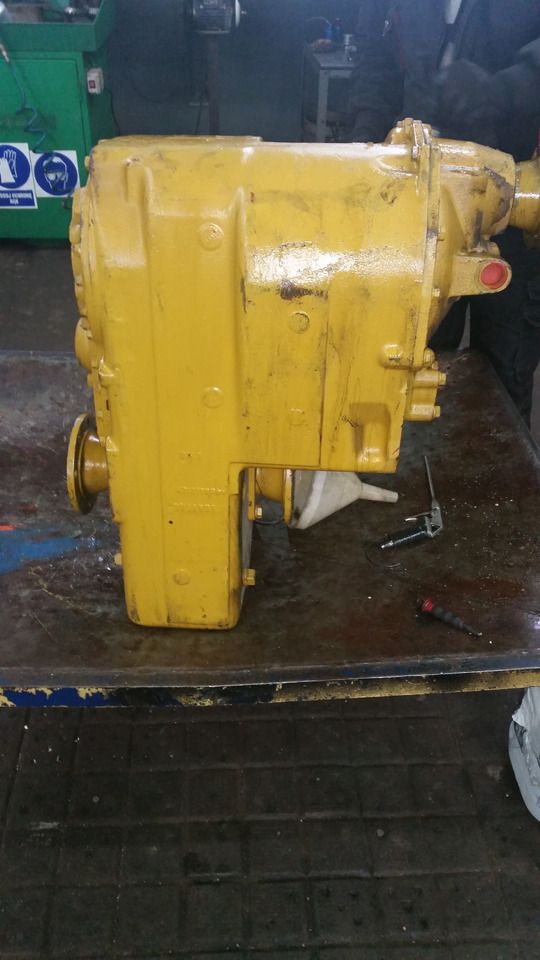 Skrzynia biegów Clark R28000 do Clark R24000, R28000, R32000, R34000, R36000 - Hộp số cho Máy móc xây dựng: hình 1 Skrzynia biegów Clark R28000 do Clark R24000, R28000, R32000, R34000, R36000 - Hộp số cho Máy móc xây dựng: hình 1