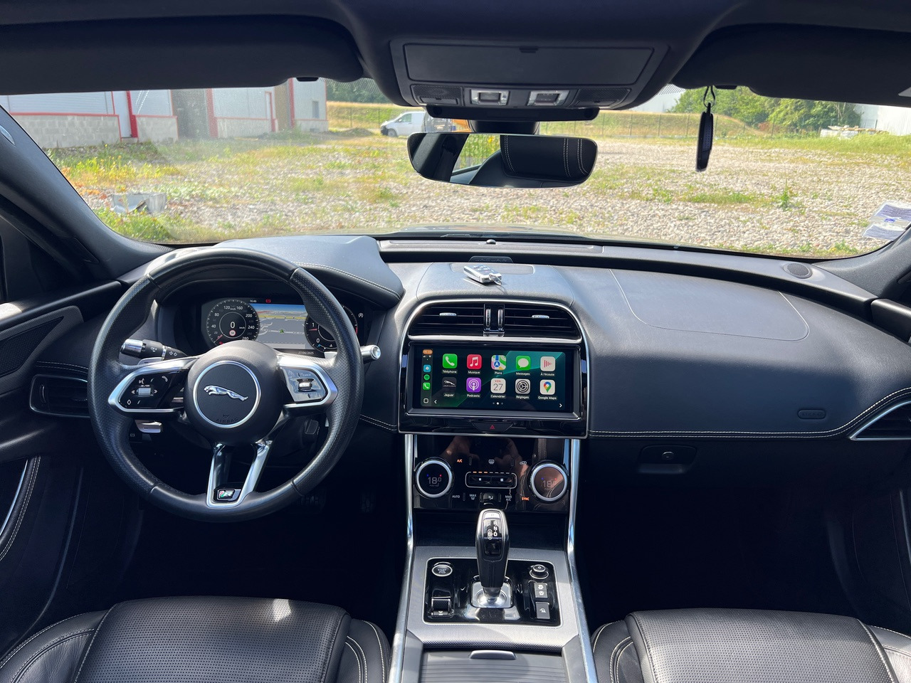 JAGUAR XE 20MY SE R-DYN. 2.0L D 180 BVA8 Cockpit PANO - Sedan: hình 3 JAGUAR XE 20MY SE R-DYN. 2.0L D 180 BVA8 Cockpit PANO - Sedan: hình 3