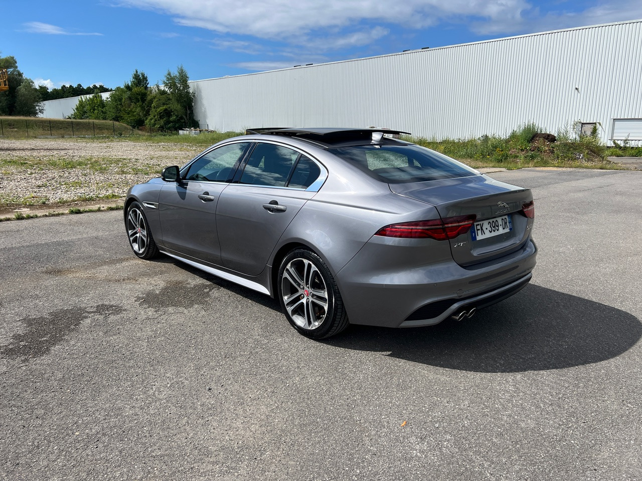 JAGUAR XE 20MY SE R-DYN. 2.0L D 180 BVA8 Cockpit PANO - Sedan: hình 5 JAGUAR XE 20MY SE R-DYN. 2.0L D 180 BVA8 Cockpit PANO - Sedan: hình 5