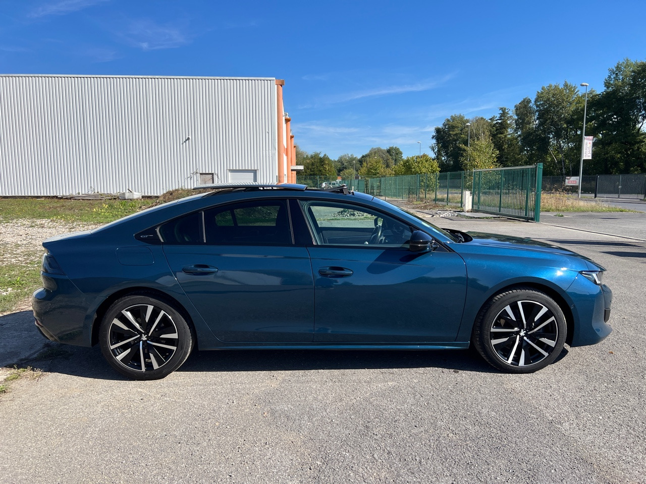 PEUGEOT 508 BlueHDi 180 ch S&S EAT8 GT - Sedan: hình 2 PEUGEOT 508 BlueHDi 180 ch S&S EAT8 GT - Sedan: hình 2