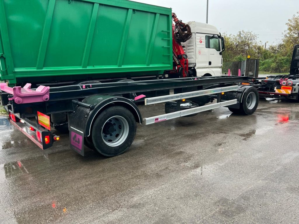 ATLAS RIMORCHIO ATLAS SCARRABILE - Rơ moóc thùng chứa: hình 4 ATLAS RIMORCHIO ATLAS SCARRABILE - Rơ moóc thùng chứa: hình 4