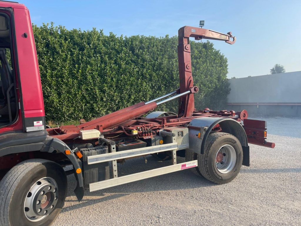 FIAT IVECO EUROCARGO 150E23 - Xe tải nâng móc: hình 4 FIAT IVECO EUROCARGO 150E23 - Xe tải nâng móc: hình 4