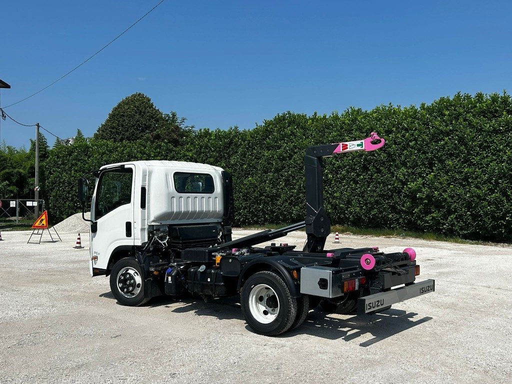 ISUZU P75 NUOVO SCARRABILE - Xe tải nâng móc: hình 5 ISUZU P75 NUOVO SCARRABILE - Xe tải nâng móc: hình 5