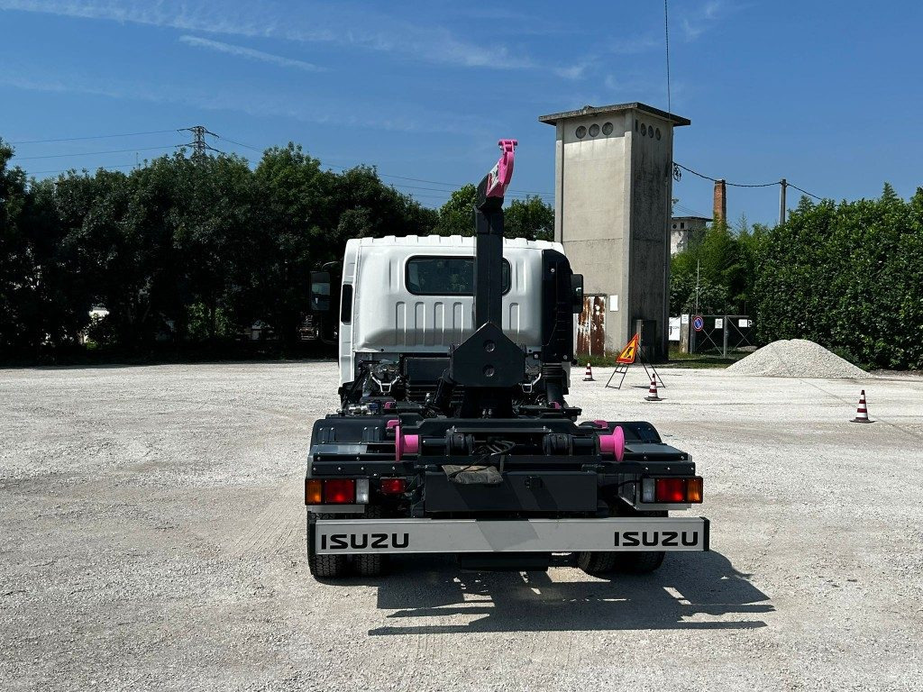 ISUZU P75 NUOVO SCARRABILE - Xe tải nâng móc: hình 4 ISUZU P75 NUOVO SCARRABILE - Xe tải nâng móc: hình 4